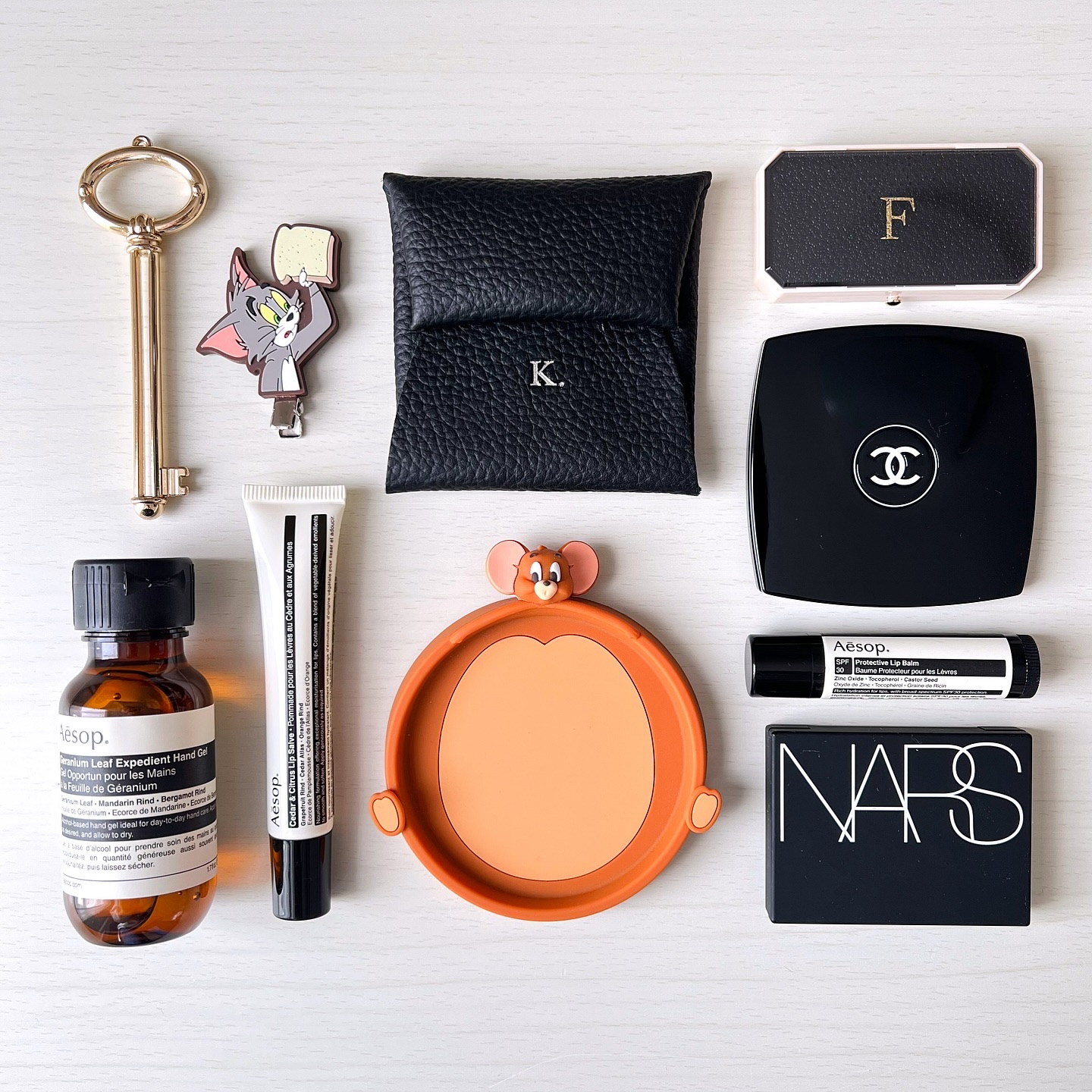 ボーム・デ・ミューズ/オフィシーヌ・ユニヴェルセル・ビュリー/リップバームを使ったクチコミ（1枚目）