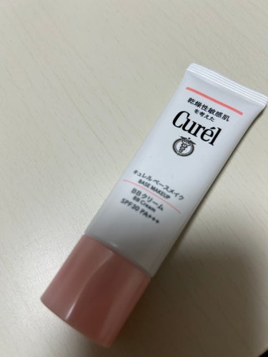 
新しい下地購入品です🌸

キュレル
ベースメイク BBクリーム
明るい肌色

容量 35g 
税込 1,980 円

公式サイトから引用させて頂きます。


肌にぴたっと密着し、毛穴や肌トラブル跡の色ムラ・凹凸まできちんとカバー。
厚ぼったくならず、しっとり感のあるきれいな仕上がりが続く。
●ＢＢ機能。１本で、化粧下地、ファンデーション、保湿、ＵＶカットの効果。
●肌にやさしい使い心地。負担感がありません。やわらかくてのびのよいクリームタイプ。●セラミドケア。潤いを保つ「セラミド」の働きを守る。


薄すぎず厚すぎないカバー力です。
肌に優しいのでおすすめです。

#キュレル
#ベースメイク BBクリーム
#最新日焼け止め事情 の画像 その0