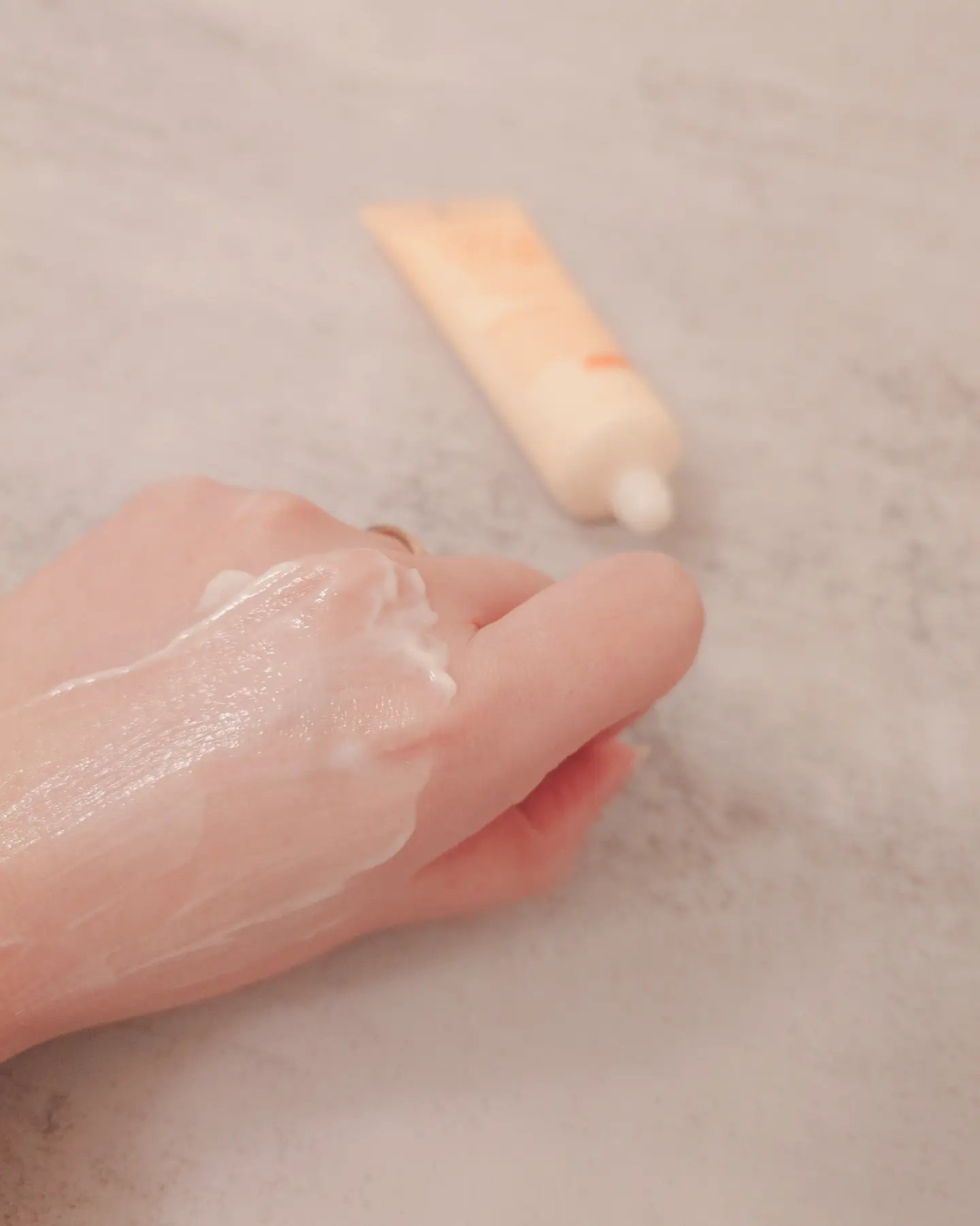 カラーフィットハンドクリーム バーントバニラ〈バニラウッドの香り〉/ロダレット/ハンドクリームを使ったクチコミ（3枚目）