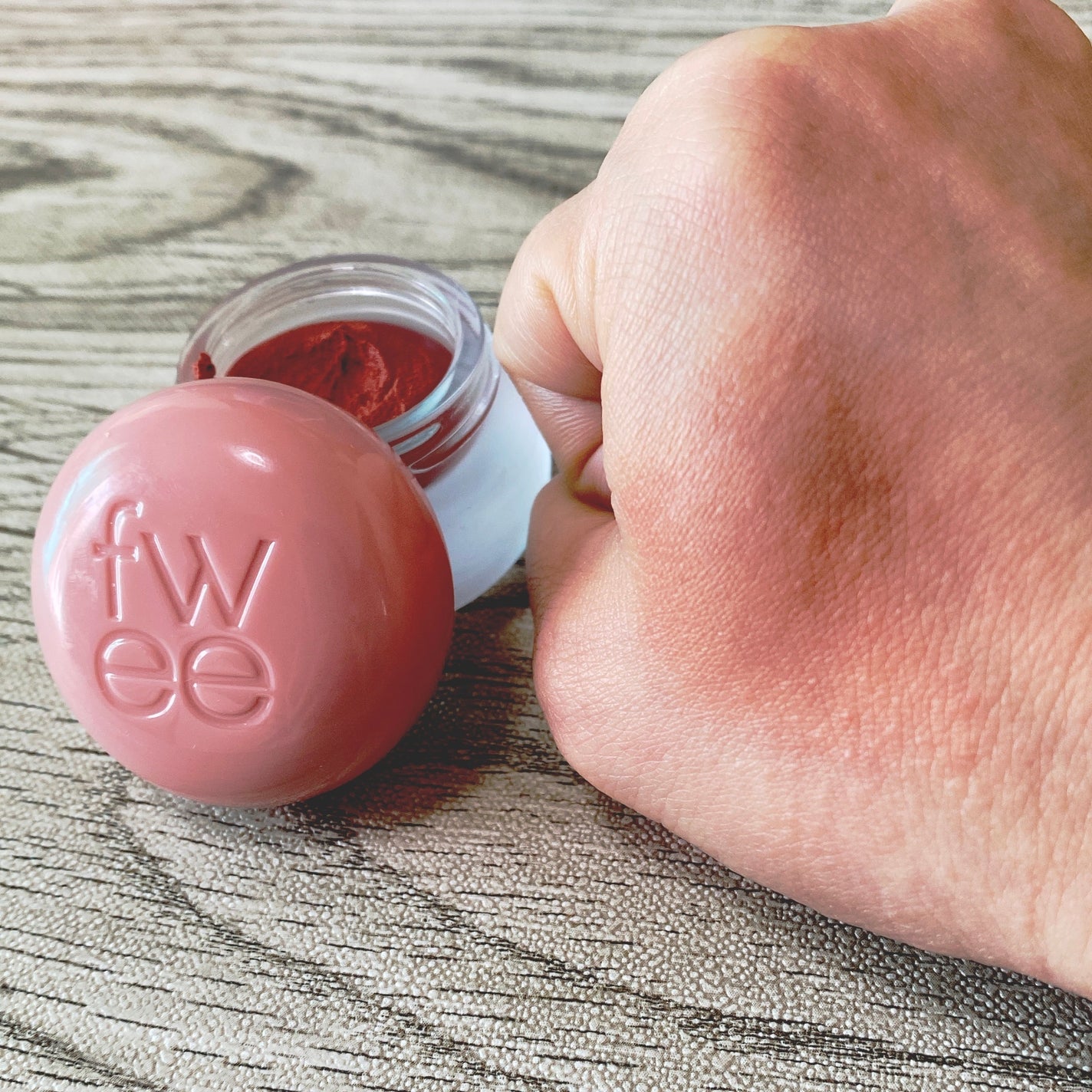 リップアンドチーク ブラーリープリンポット/fwee/口紅を使ったクチコミ(2枚目)