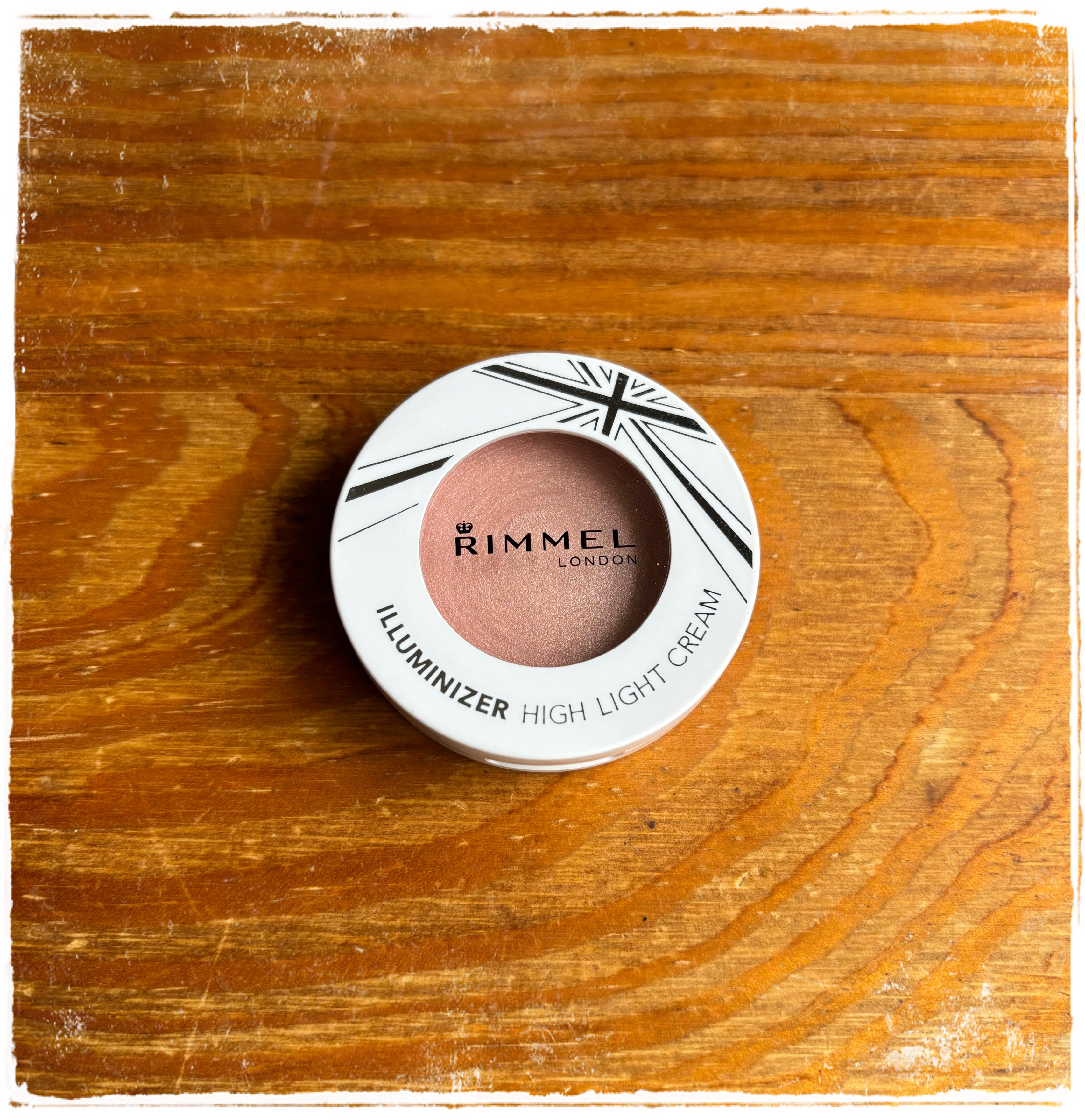 イルミナイザー/リンメル ロンドン/クリームハイライトを使ったクチコミ（1枚目）