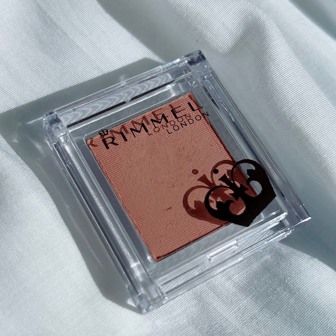 プリズム パウダーアイカラー/リンメル ロンドン/単色アイシャドウを使ったクチコミ(1枚目)