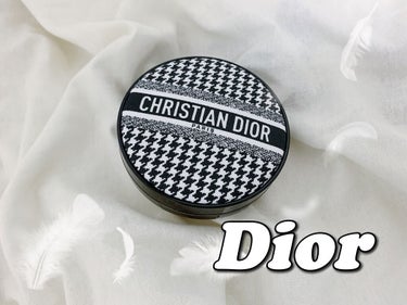  今回紹介するのは…みんな大好きDiorの商品です🧸‪💭
少しでも参考になれば嬉しいです。


▹1枚目 全体写真(加工済)
    2枚目 中身(無加工)

────────────



 Dior