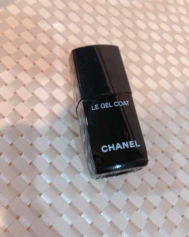 CHANELのトップコート

良いと友人から聞いたので購入してみました。

ドラコスからネイルサロンのトップコートまで。
色々購入しましたが、なかなかこれ！と言ったモノに出会えず。

結論から言うと、最