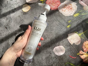 LUX バイオフュージョン ホワイトシャンプー/ホワイトコンディショナーのクチコミ「特にダメージが気になる髪におすすめ！
LUXバイオフュージョン ホワイトエディション。

シャ.....」（2枚目）