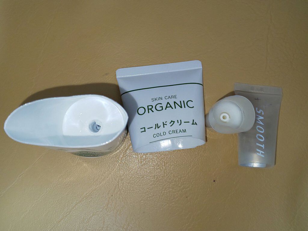 DAISO コールドクリームのクチコミ「今回は使いきり商品の投稿です。
左側からDAISOコールドクリーム
右側がDAISOエバビレー.....」（1枚目）