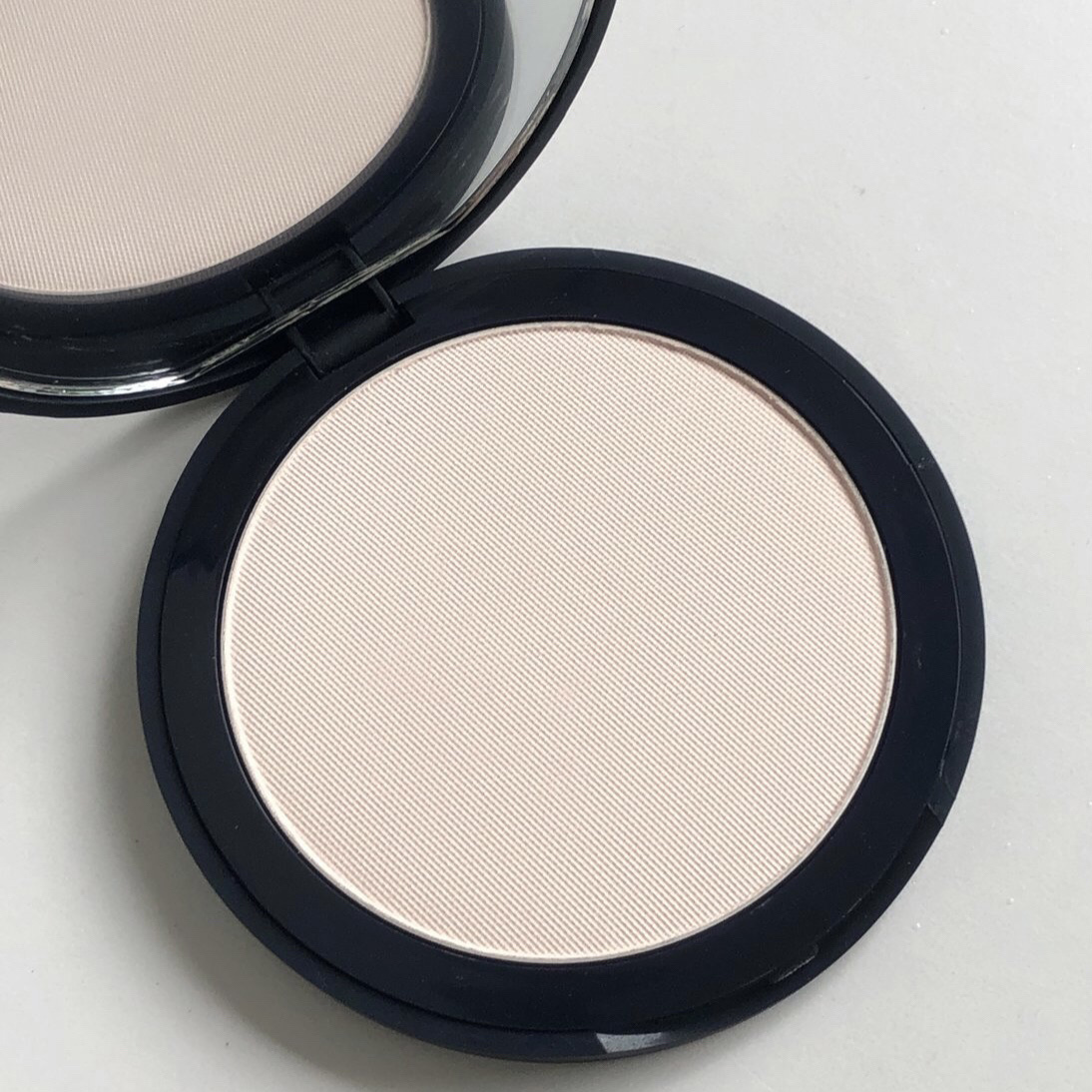 ソフトマット　アドバンスト　パーフェクティングパウダー 03122/NARS/プレストパウダーを使ったクチコミ（2枚目）