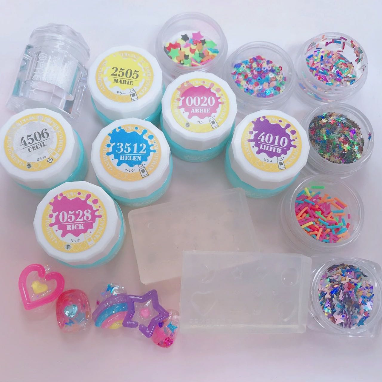 なかやまちえこ on LIPS 「おもちゃ箱ネイル365日ネイル111日め⠀⠀大きいハートと星は..」(2枚目)