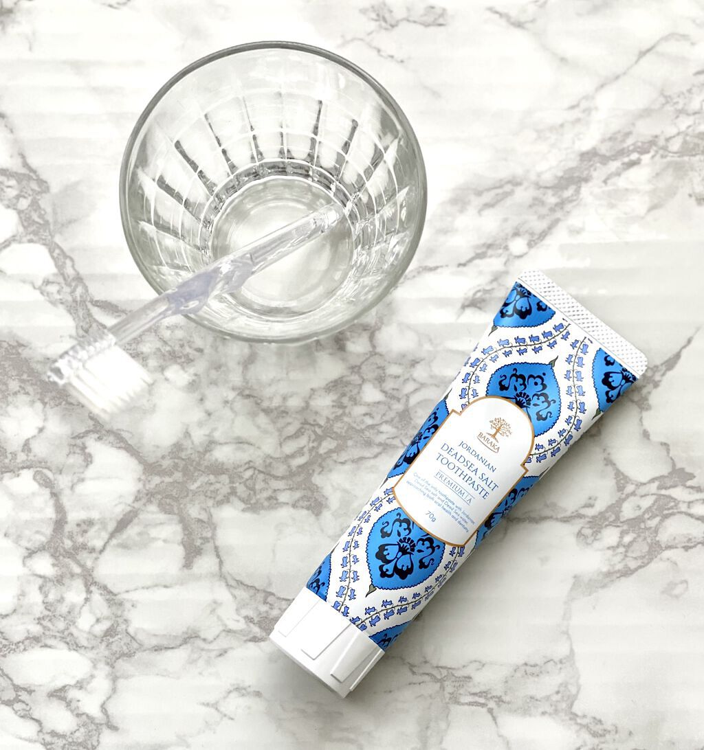 オシャレな歯磨き粉に出会った❤️

BARAKA
ジョルダニアン デッドシー ソルト
トゥースペースト

すごく可愛くて見える所に置いておきたくなる🥺✨
自然由来成分98%❣️
研磨剤フリーの安心安全な歯磨き粉🥰

使ってみた♪
濃密な