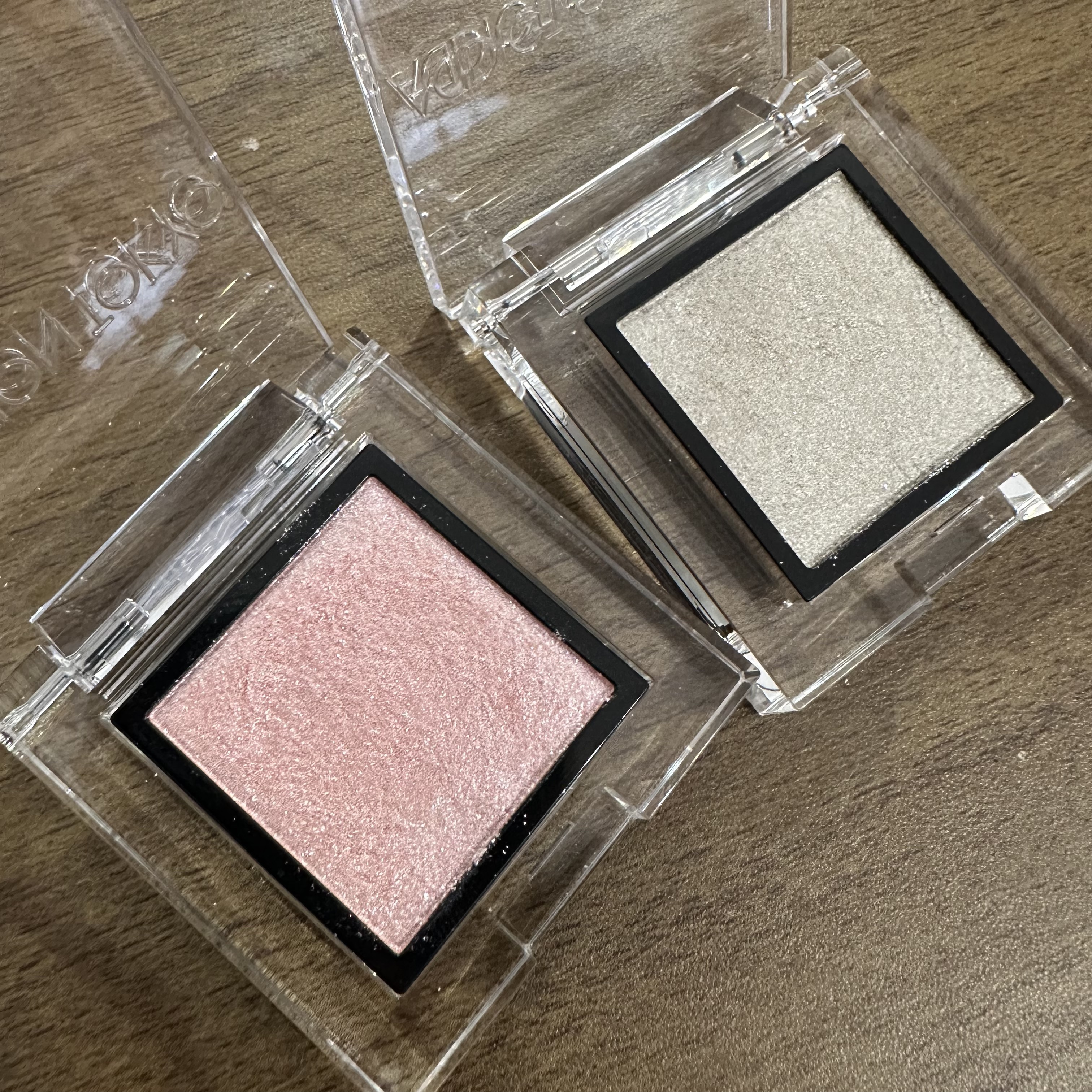 リュクスアイシャドウ インカンデスント（パワーパフ ガールズ コレクション限定パッケージ）/BOBBI BROWN/単色アイシャドウを使ったクチコミ（2枚目）