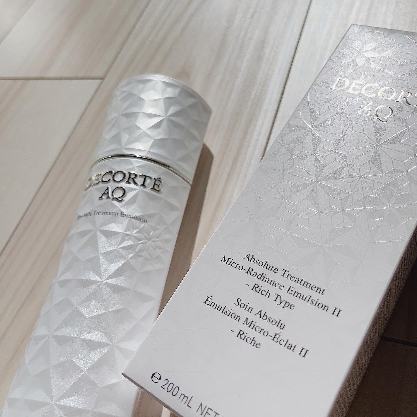 AQ アブソリュート エマルジョン マイクロラディアンス Ⅱ/DECORTÉ/乳液を使ったクチコミ(5枚目)