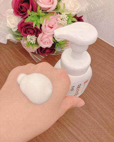 なめらか本舗 
豆乳イソフラボン泡洗顔 
200mL

♡ ••┈┈┈┈┈┈┈┈•• ♡

ミクロな泡で
毛穴の奥まですっきり
つるーん🎶
なめらかな素肌に💓‪

♡ ••┈┈┈┈┈┈┈┈•• ♡

🌼*･九州産大豆ふくゆたか使用の豆乳発酵液※1に加え、
新たに高純度豆乳イソフラボン※1を配合しリニューアル!!
 豆乳のミクロ泡が、毛穴の奥まですっきりつるーんとなめらかな素肌に💓‪

🌼*･ヒト型セラミド※2を新配合し、
洗顔後の乾燥からお肌を守ります。
 アミノ酸系洗浄成分と石けん洗浄成分を独自の配合で処方。
毛穴汚れ対策成分（デシルグルコシド）※3も新配合し、すっきりうるおう洗い上がりを実現💓‪

🌼*･より細かい濃密なミクロ泡に進化！
弾力があり、
泡がへたりにくいので摩擦の少ない洗い心地です。 泡立ていらずで、忙しい朝も時短洗顔！

※1　保湿成分 ※2　セラミドＮＧ（保湿成分） ※3　洗浄成分

♡ ••┈┈┈┈┈┈┈┈•• ♡

実際に使ってみたよ💓‪

プッシュタイプで
泡が出てくるタイプだから
本当に手軽だし楽ちん💓‪

泡もしっかりと泡立ちが良くて
しっかりした泡◎

気持ちがいいです!!💓‪💓‪

コスパも良いし
時短だし
朝のバタバタの時に
泡立てるのめんどくさい〜の
作業がないから
楽できるー!!

子供たちもプッシュで
泡が出てくるから
めんどくさがらずに
洗顔してくれる◎

洗いすぎは
乾燥するから良くないけど
適度に泡でも洗顔しないと
毛穴汚れも気になるし
マスク外す時が
近いかもしれないから
しっかりケアしたい💓‪

めんどくさがりさんに
おすすめアイテムだよ!!

ぜひ試してみてね✨

#モニター 
 #豆乳イソフラボン 
 #なめらか本舗 
 #泡洗顔 
 #スキンケア 
 #保湿 
@nameraka_honpo

♡ ••┈┈┈┈┈┈┈┈•• ♡

#スキンケア好きな人と繋がりたい#スキンケア好き#コスメ好き#コスメ好きさんと繋がりたい#美容好き#美容好きさんと繋がりたいの画像 その2