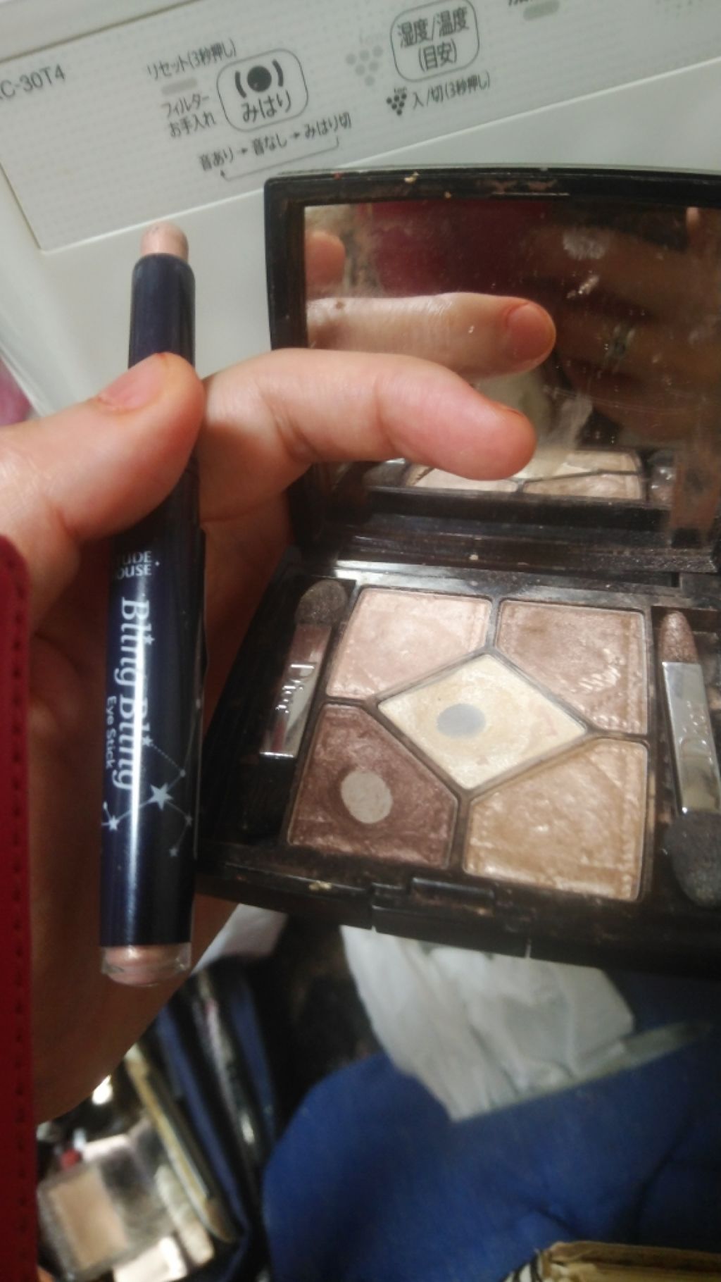 キラキラ アイシャドウ/ETUDE/スティックアイシャドウを使ったクチコミ(1枚目)