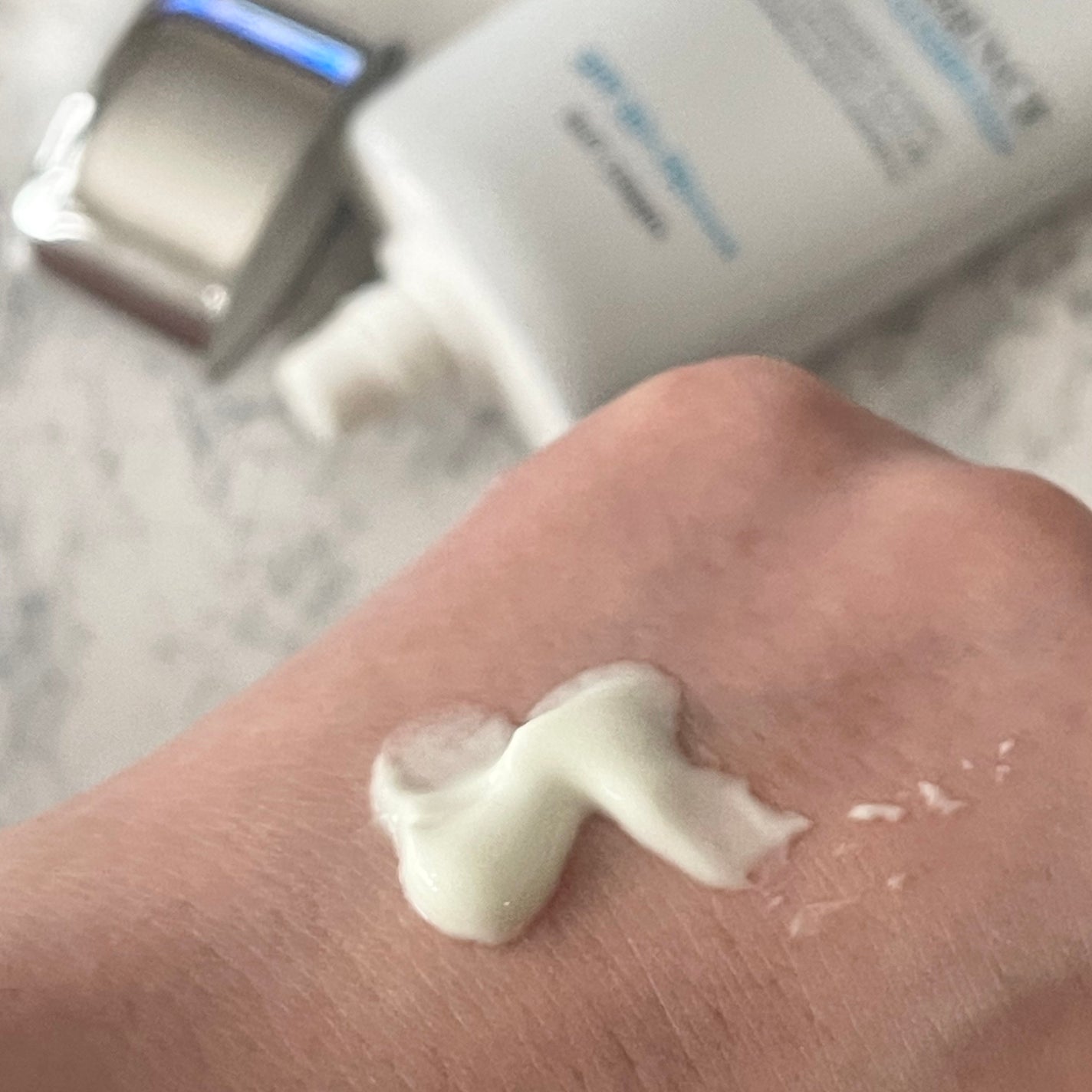 ダルバ ウォータフル エッセンス サンクリーム/ダルバ/日焼け止めクリームを使ったクチコミ(4枚目)