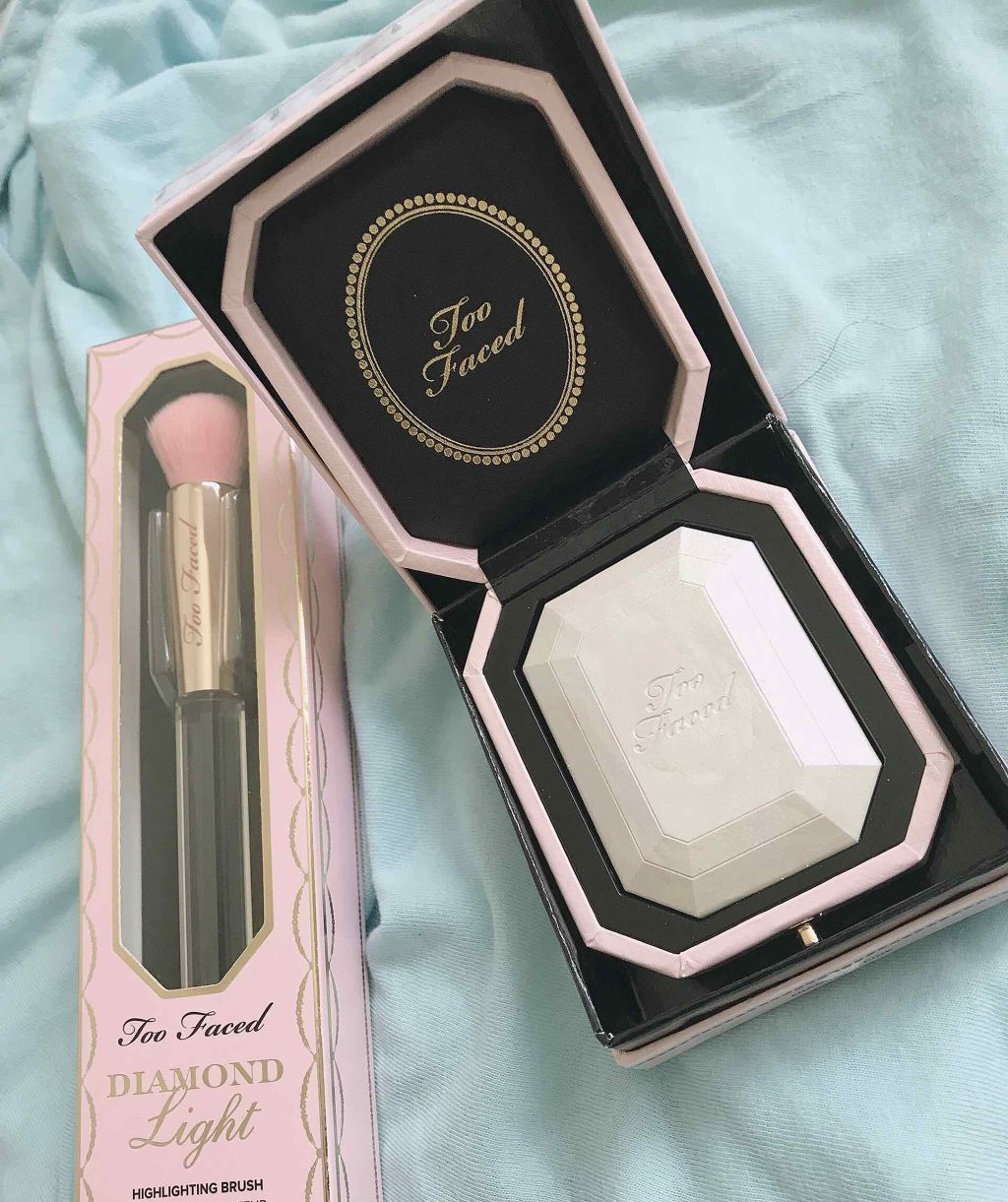 ダイヤモンドライト ハイライター ブラシ/Too Faced/メイクブラシを使ったクチコミ（2枚目）