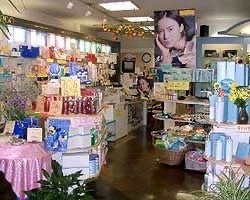 個人化粧品店が衰退していく現在｡

昭和から2010年代頃までは個人化粧品店が商店街の一角、少し離れた場所、洋品店や個人薬局店と併設｡果ては辺鄙な田舎でも化粧品店は1〜2件はあった時代｡独自の店舗ブラン