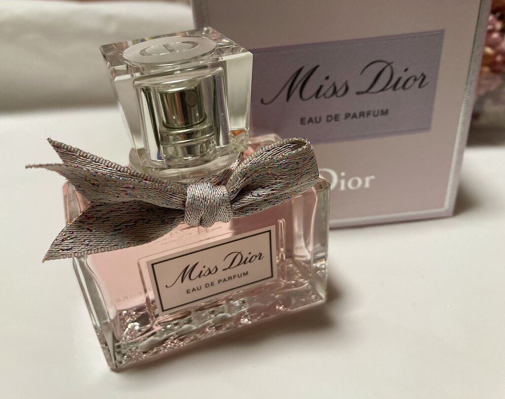 Diorでリップを購入した時にテスターでミニミニサイズの貰ったんですが、とっても甘いのに華やかで大人の女性の香り☺️❤️
使い続ける毎に気に入り、何年ぶりかに香水欲しくなりました笑
香りの持続力がすごいので付け直しの必要ないのである意味コス