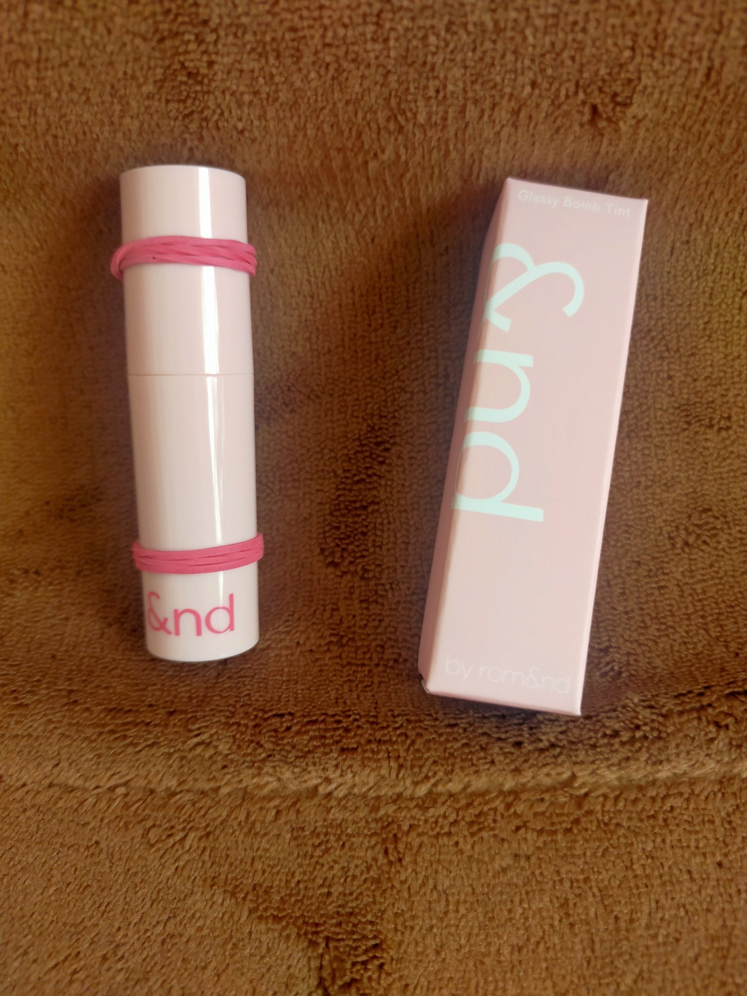 アンドバイロムアンド　グラッシーボムティント PK01 ピンクデアー/&nd by rom&nd/リップティントを使ったクチコミ（1枚目）