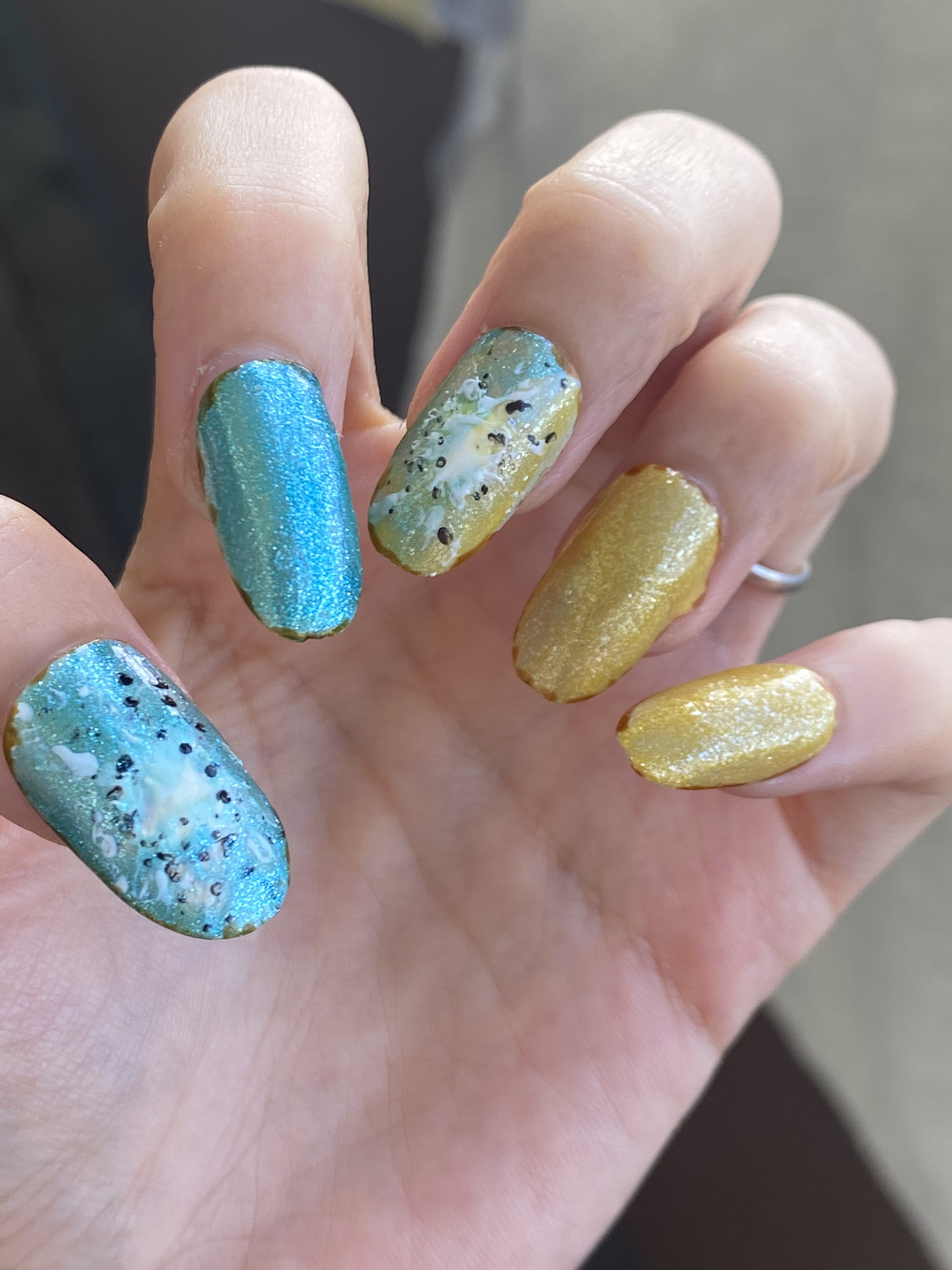 ネイルホリック Glamour Glitter/ネイルホリック/マニキュアを使ったクチコミ（2枚目）