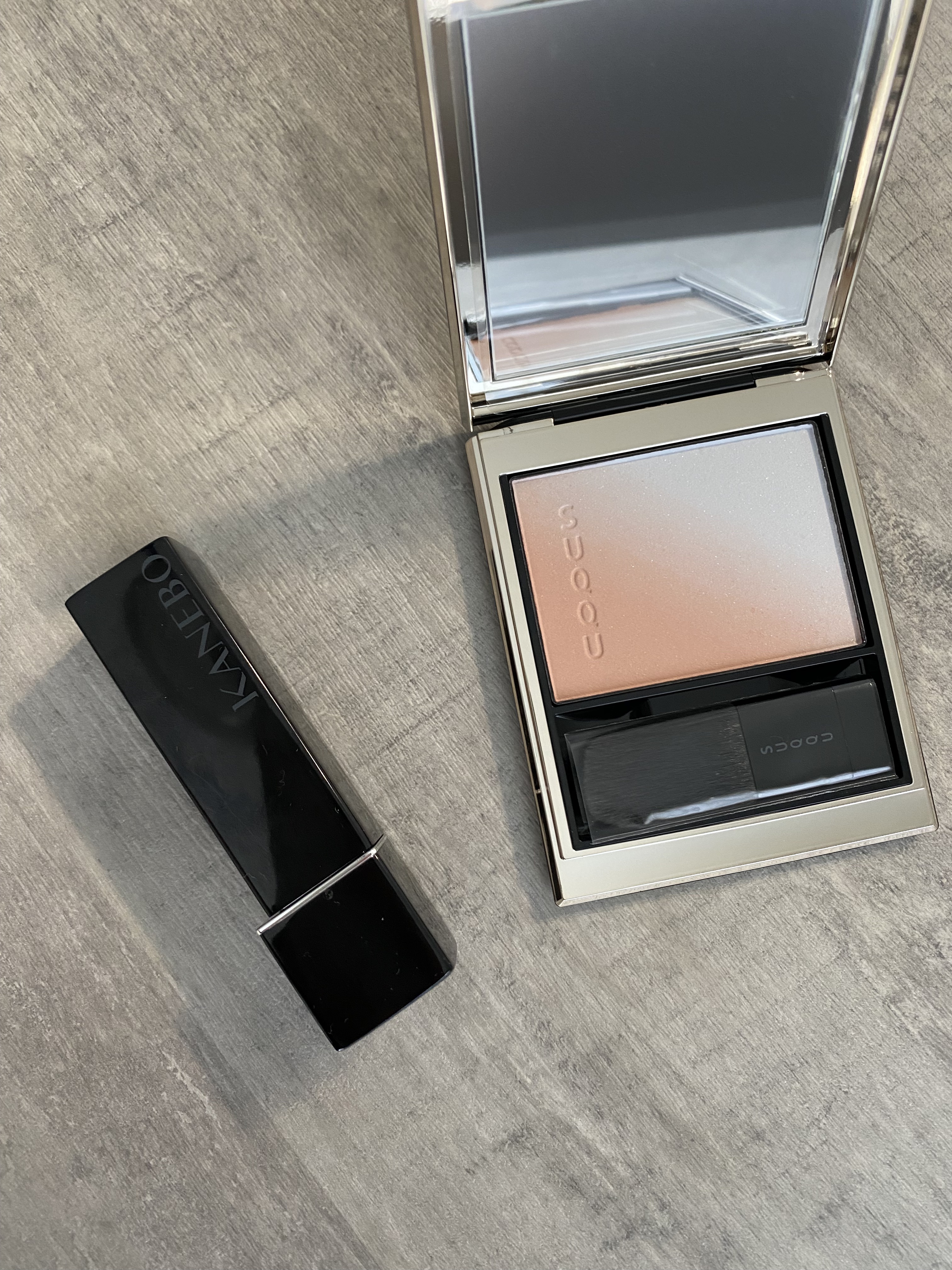 ブラーリング カラー ブラッシュ 101 羽風 -UFUU[限定色] (ペールベージュ × エアリーブルー)/SUQQU/パウダーチークを使ったクチコミ（3枚目）