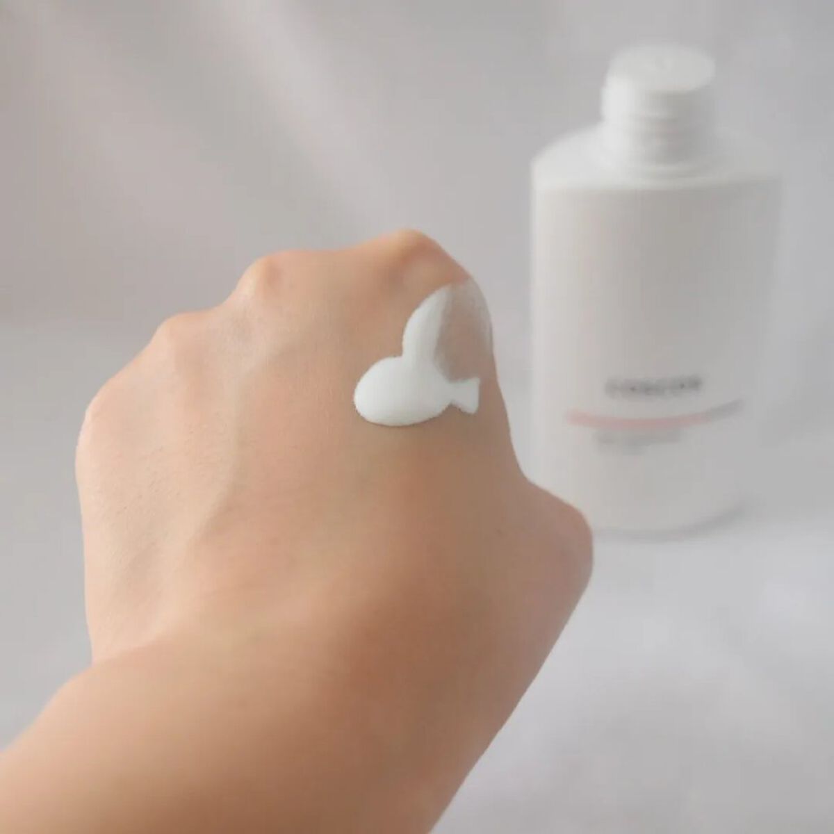 ボディファンデーション ホワイト​/COSCOS/ボディミルクを使ったクチコミ（3枚目）