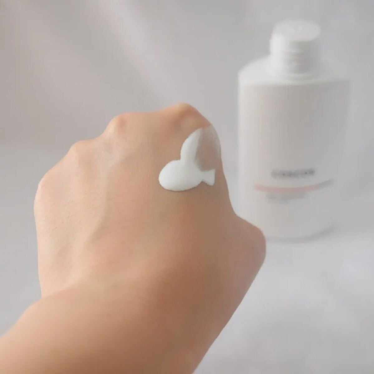 ボディファンデーション ホワイト/COSCOS/ボディミルクを使ったクチコミ(3枚目)