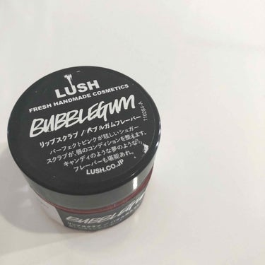 【LUSH】
リップスクラブ/バブルガムフレーバー
¥1,080

ピンク！ピンク！
自然なピンク色になり落ちないのでこれと保湿リップで学校に行ってます︎☺︎
ピンクが自分に似合うかは微妙ですが、便利な