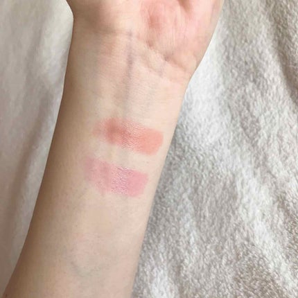 ete on LIPS 「Revlonキスグロウバーム花びらのような色付づきのリップバー..」(3枚目)