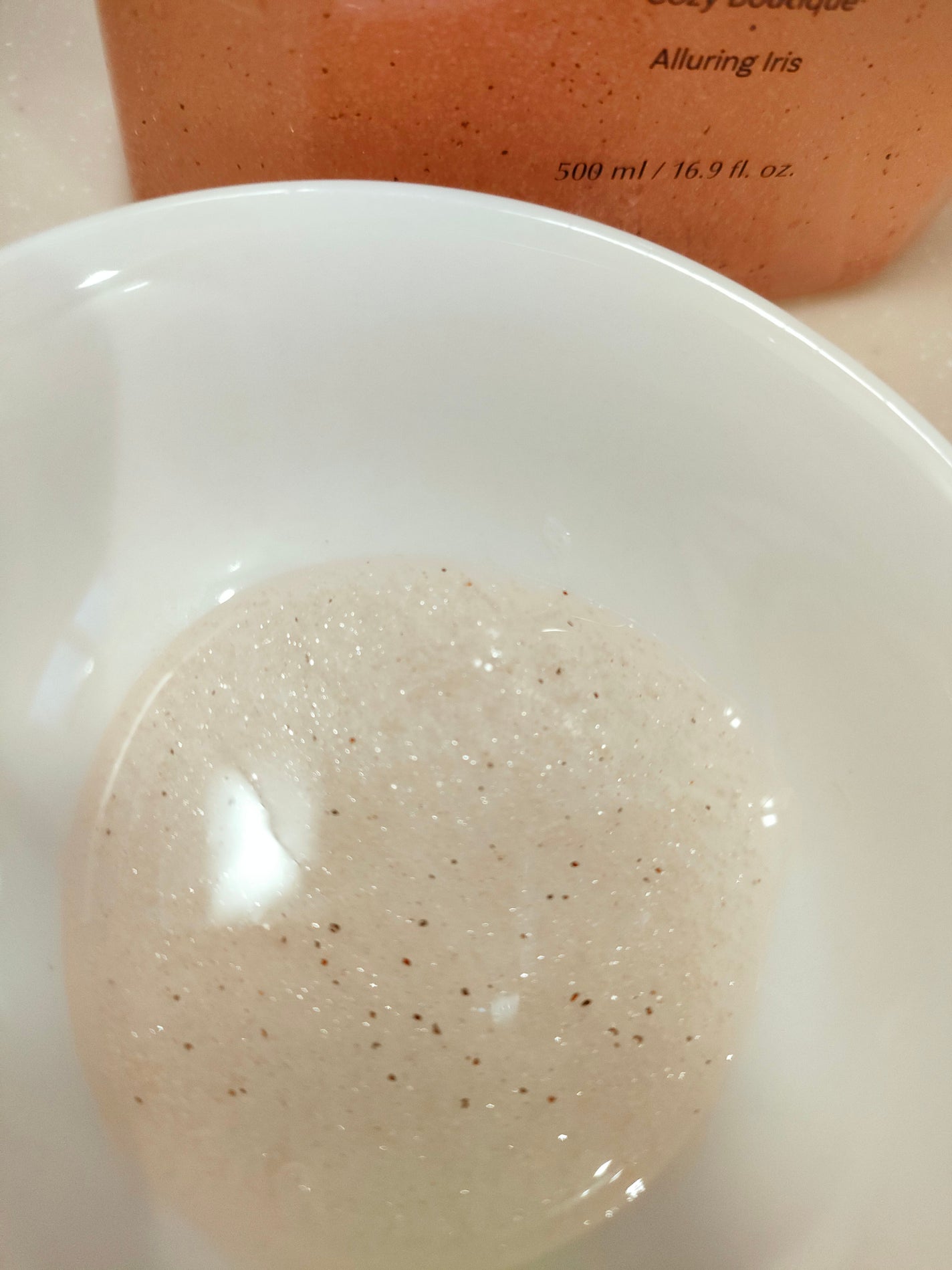 スクラブボディウォッシュ フラワーマーケット ホワイトチューリップ/LUV SCENT/ボディスクラブを使ったクチコミ(2枚目)