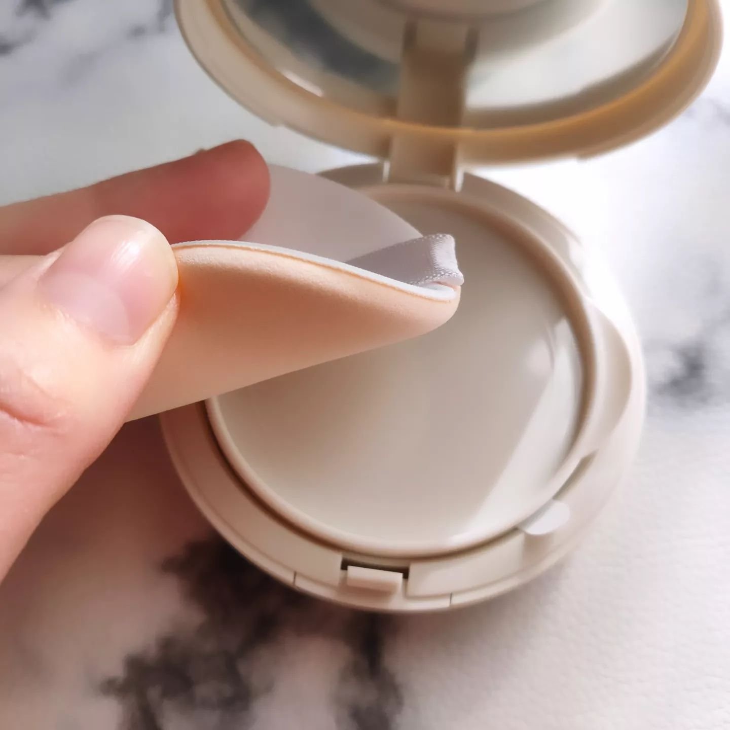 モイスチャーフィットクッション/hadaha/クッションファンデーションを使ったクチコミ（2枚目）