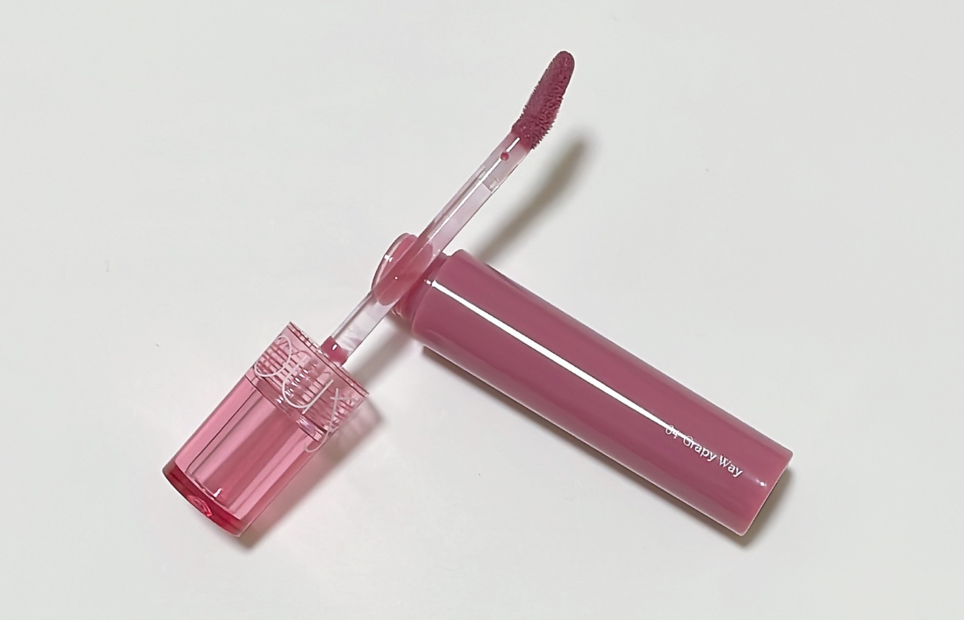 グラスティングカラーグロス 04 グレーピーウェイ(GRAPY WAY) /rom&nd/リップグロスを使ったクチコミ（2枚目）