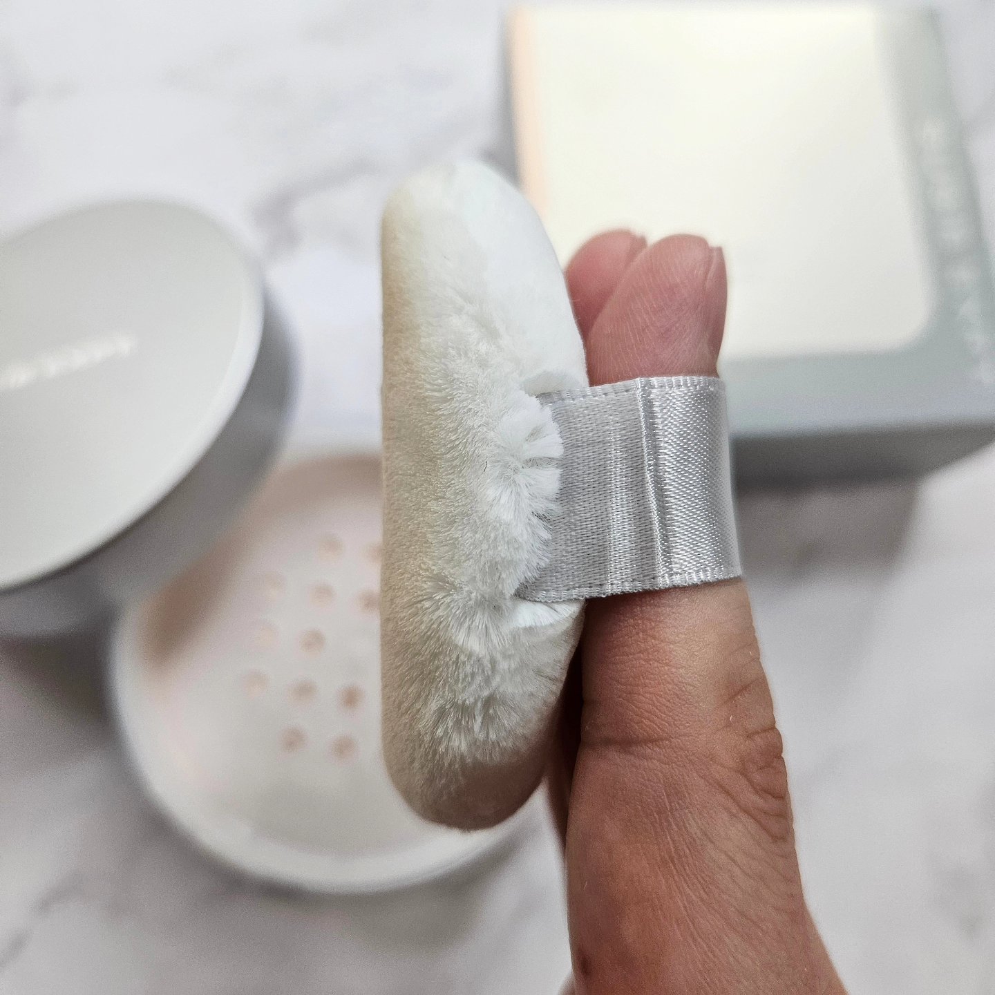 スージー エキスパート マイクロエアリーパウダーＦ/SUSIE N.Y./ルースパウダーを使ったクチコミ（3枚目）