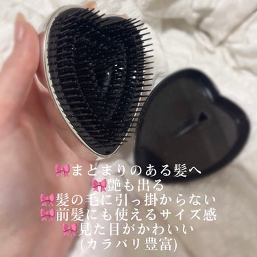 【美髪への近道♡】

ReFa HEART BRUSH Silver🤍


大好きなリファのヘアブラシ💖
彼から貰って毎日使ってる૮ .  ̫ .🎀ა

いい所を画像にまとめてみたよ！
本当にストレスフリーで髪をとかせるから
ぜひ使ってみてほしい☺️

ハート型でころんとしててテンションも上がる🤤💖
カラバリ豊富だから推しカラーで買っても可愛いね☺️
の画像 その1