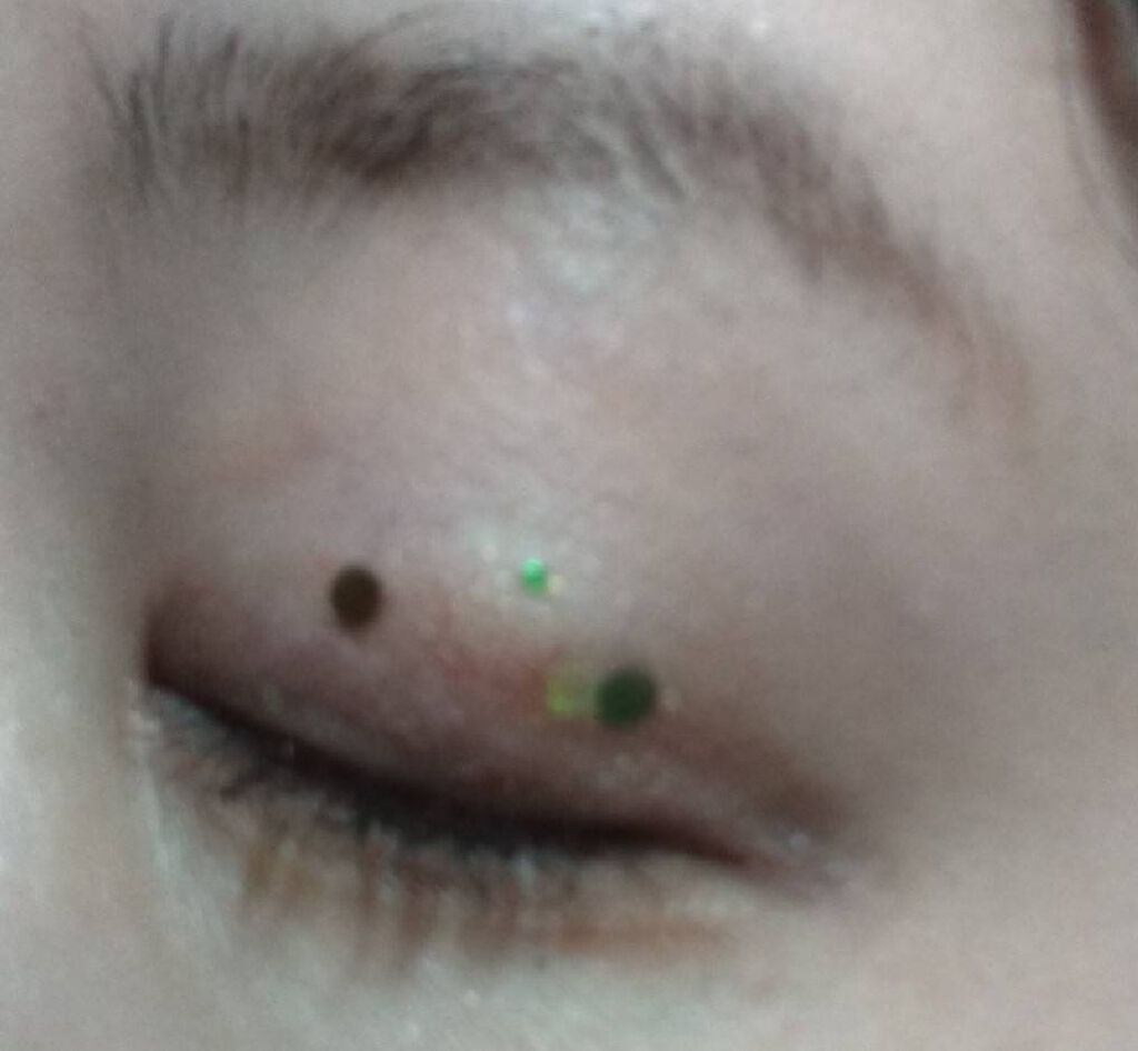 Zi Yi EYESHADOW STICKUP SLICE 6COLOR BEAUTY GLITTER/サンキューマート/ジェル・クリームアイシャドウを使ったクチコミ(2枚目)