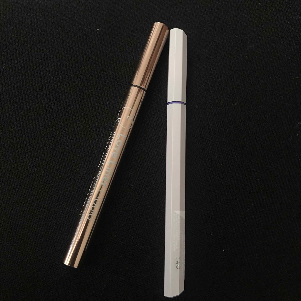 ラブライナーは適当に書いても絶対に綺麗な最後が細く終わるようにラインが書けるので失敗なしです！
uzuのホワイトのアイライナーは発色が良くて驚きました！！
しっかり発色してくれて存在感もあり、イベントメイクにぴったりです！！