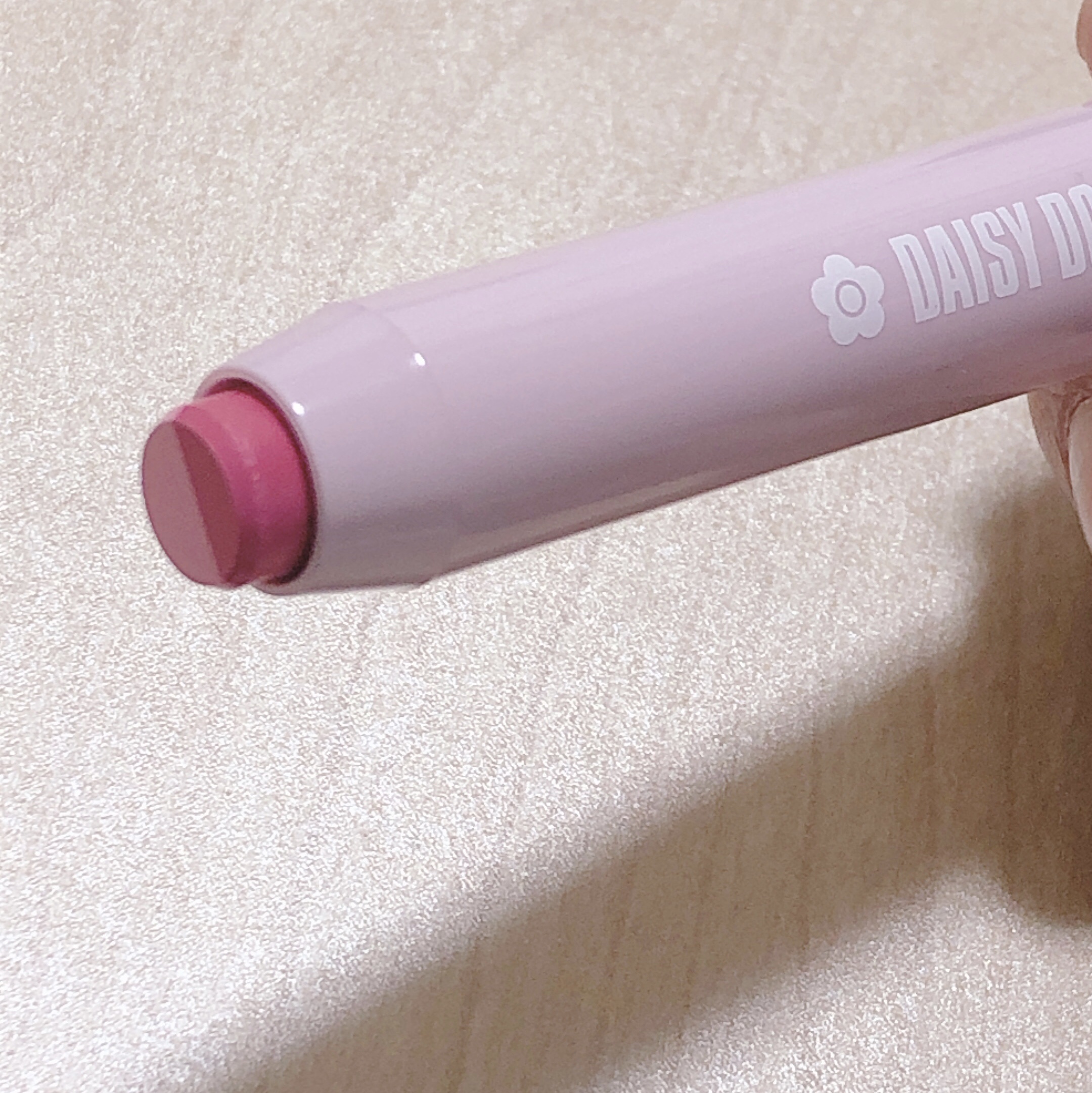 デュアル カラー スティック PK-01（ローズピンク）/DAISY DOLL by MARY QUANT/スティックアイシャドウを使ったクチコミ（2枚目）