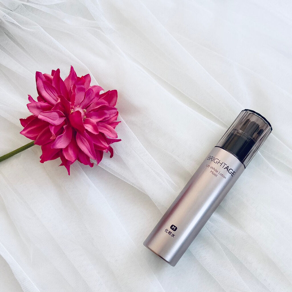 製薬会社、第一三共ヘルスケア様から生まれたエイジングケア※年齢に合わせ、ハリ・美白・保湿を考えたお手入れのこと シリーズです

ハリ・美白※・高保湿の全てにアプローチする化粧水𓆡
※メラニンの生成を抑えシミ・ソバカスを防ぐ
ふっく