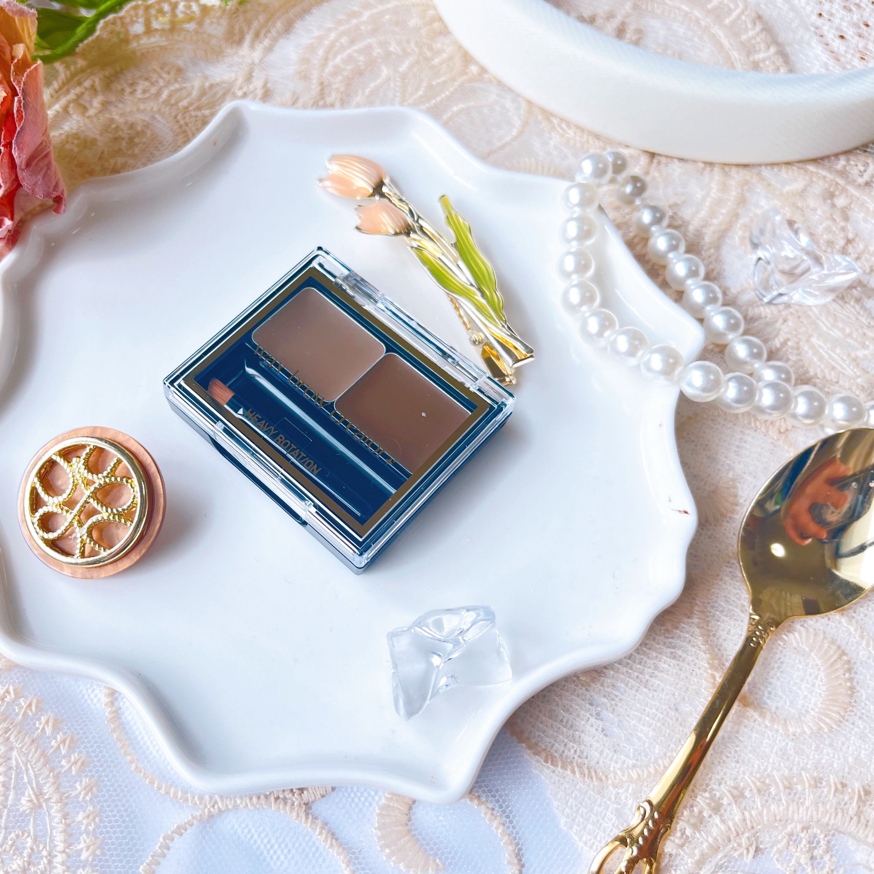 ヘビーローテーション キスミー ヘビーローテーション ワックスブロウクリエイターのクチコミ「ヘビーローテーション(@heavyrotationTW)の眉ワックスはペンシルのパウダーの良い.....」（2枚目）