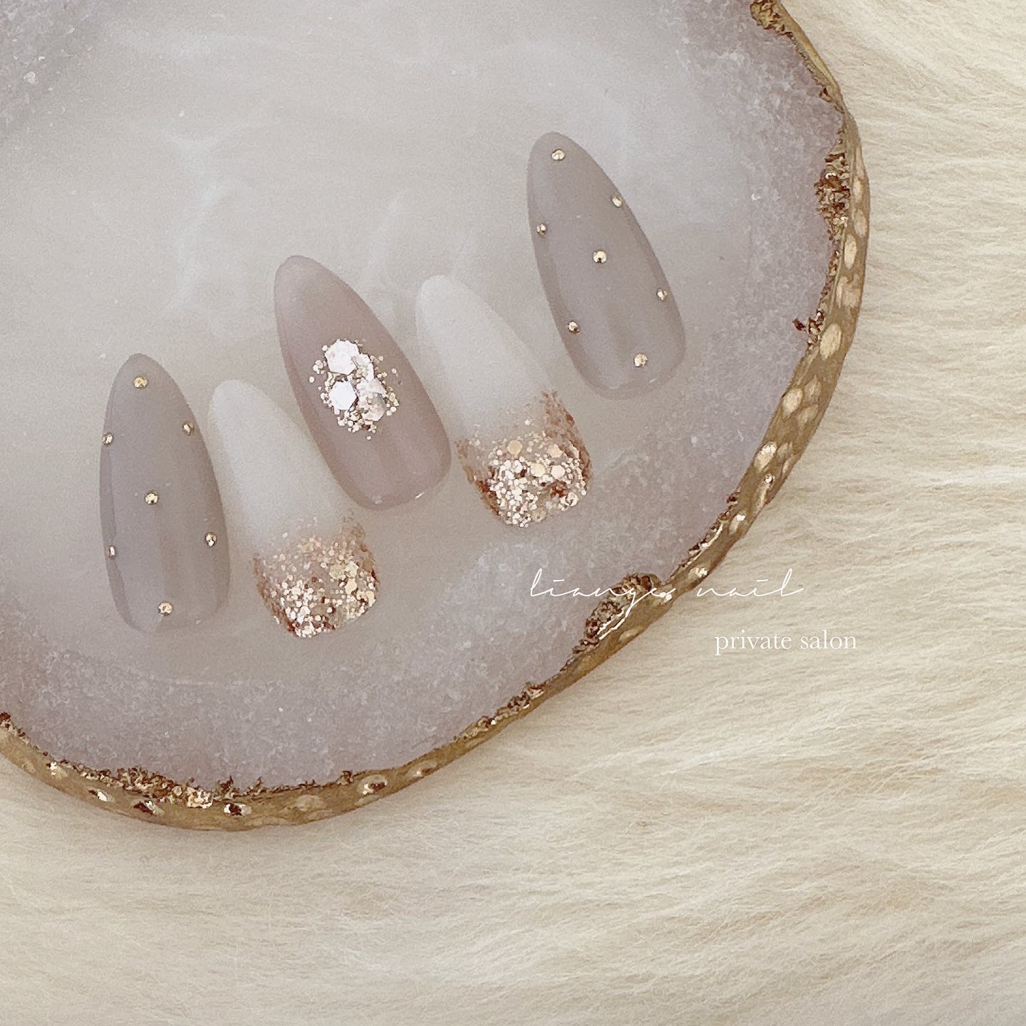 #ネイル,#大人ニュアンスネイル,#ニュアンスネイル,#ジェルネイル,#ドットネイル,#秋ネイル,#グレーネイルのネイルデザイン