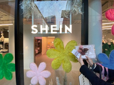 SHEIN ネイルチップのクチコミ「SHEINの店舗に行きました。
ちなみに買えません。

サイズ感や素材を見てから買いたい人には.....」（1枚目）