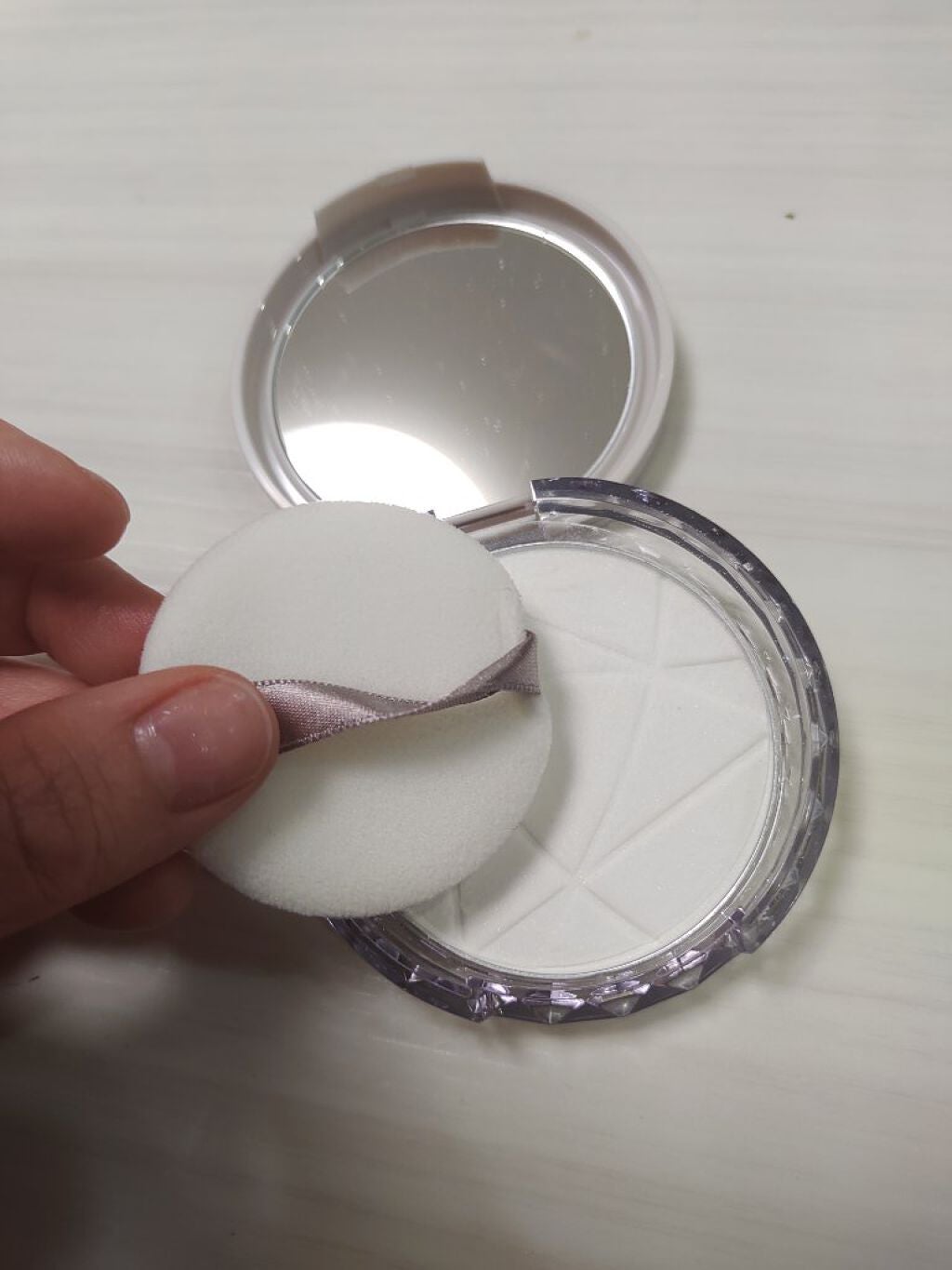 毛穴レスパウダー/CEZANNE/プレストパウダーを使ったクチコミ(1枚目)