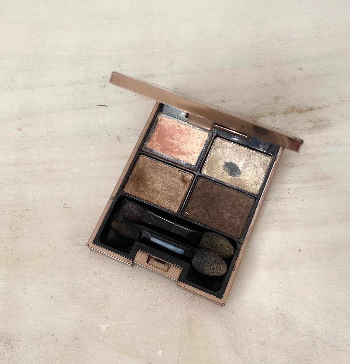 シャドーカスタマイズ/MAJOLICA MAJORCA/単色アイシャドウを使ったクチコミ(2枚目)