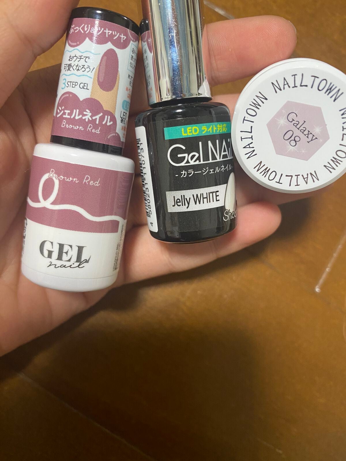 おむすび on LIPS 「始めてのマグネットジェルで下手くそだと思うんですけどワンホン風..」(2枚目)