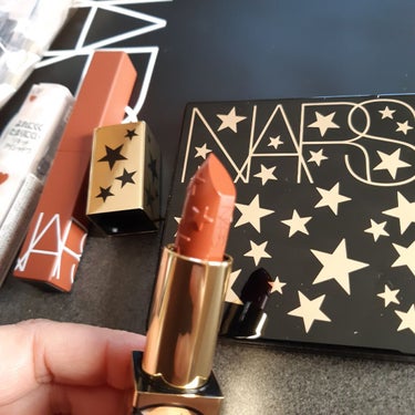 スターストラック オーデイシャスリップスティック /NARS/口紅を使ったクチコミ（3枚目）