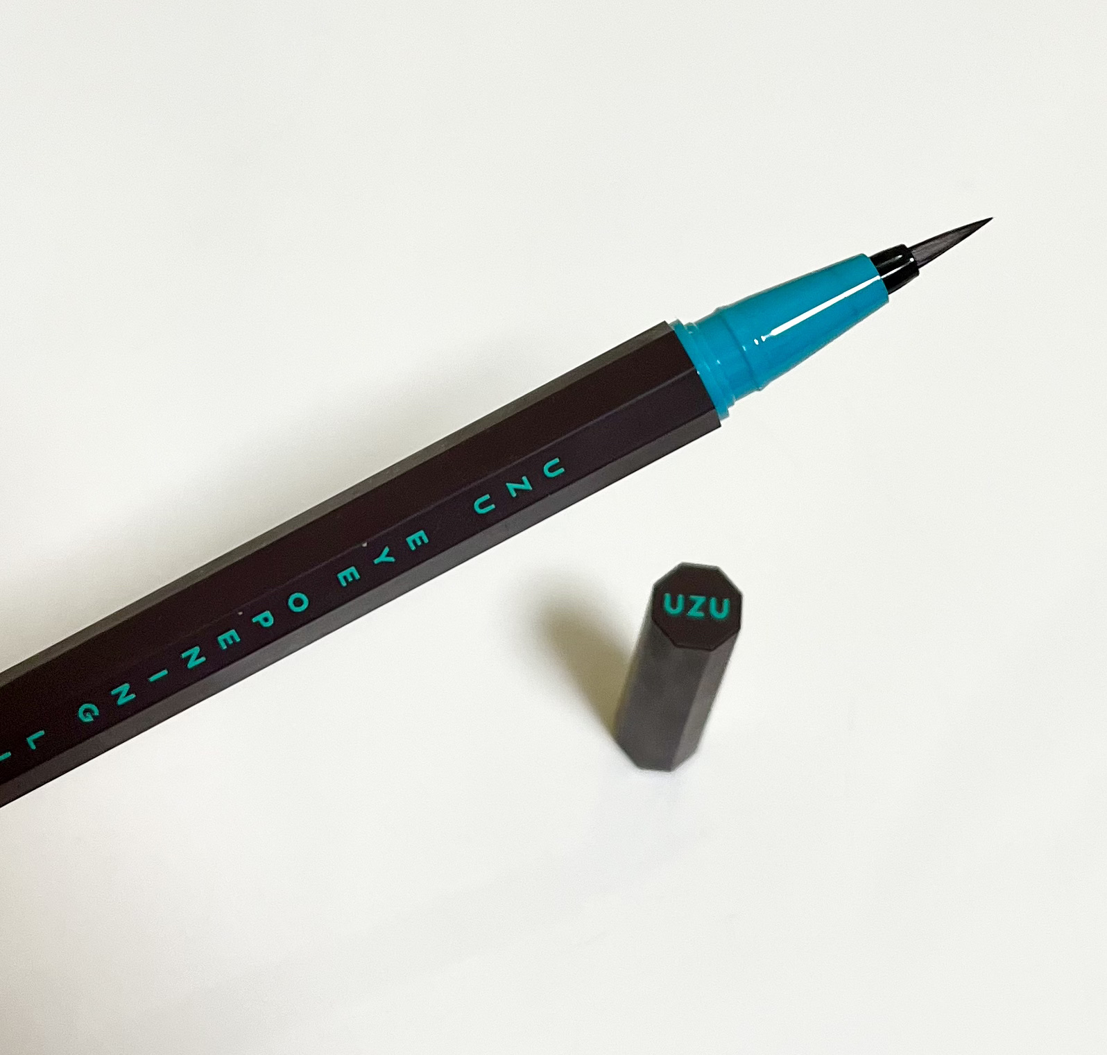 EYE OPENING LINER/UZU BY FLOWFUSHI/アイライナーを使ったクチコミ（2枚目）