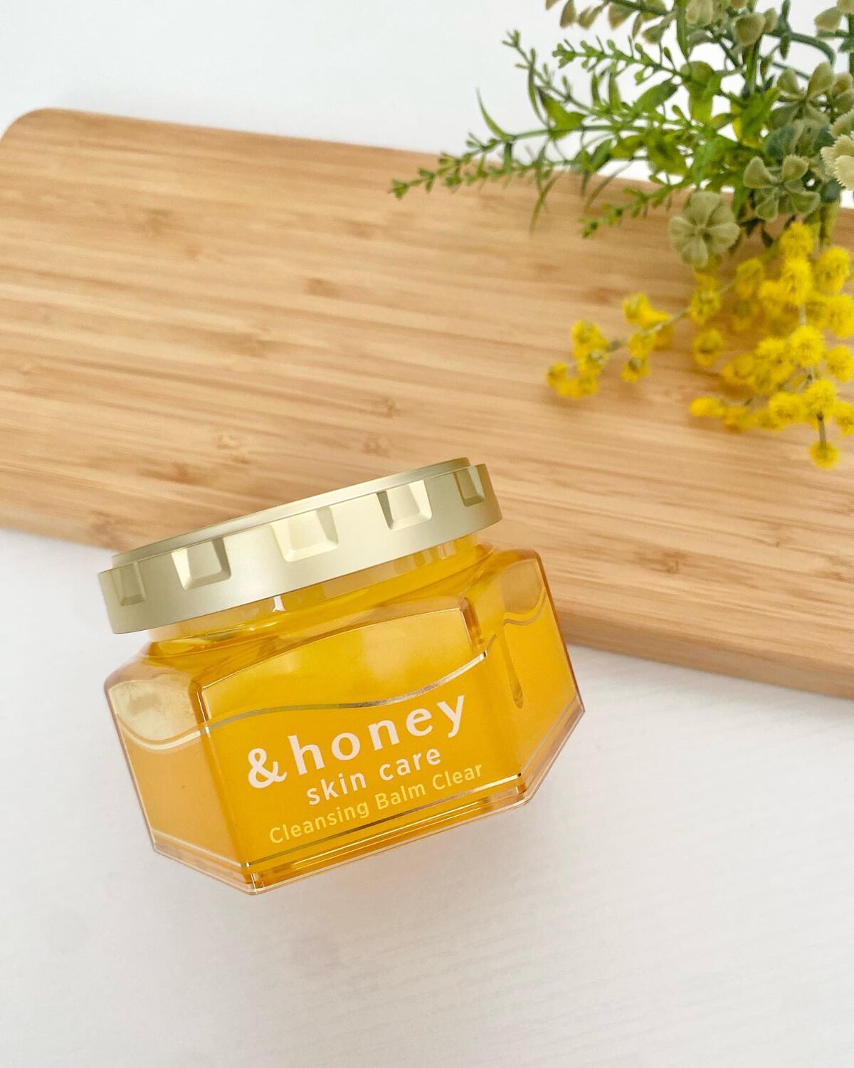 容器がかわいくて、気持ちが上がっちゃう&honey クレンジングバーム クリア🍯🧸

肌にうるおいを与えながら落とすハチミツ美容で、製品の90％以上をハチミツやアルガンオイル、オーガニックヒアルロン酸などの保湿＆整肌成分で構成されたクレ