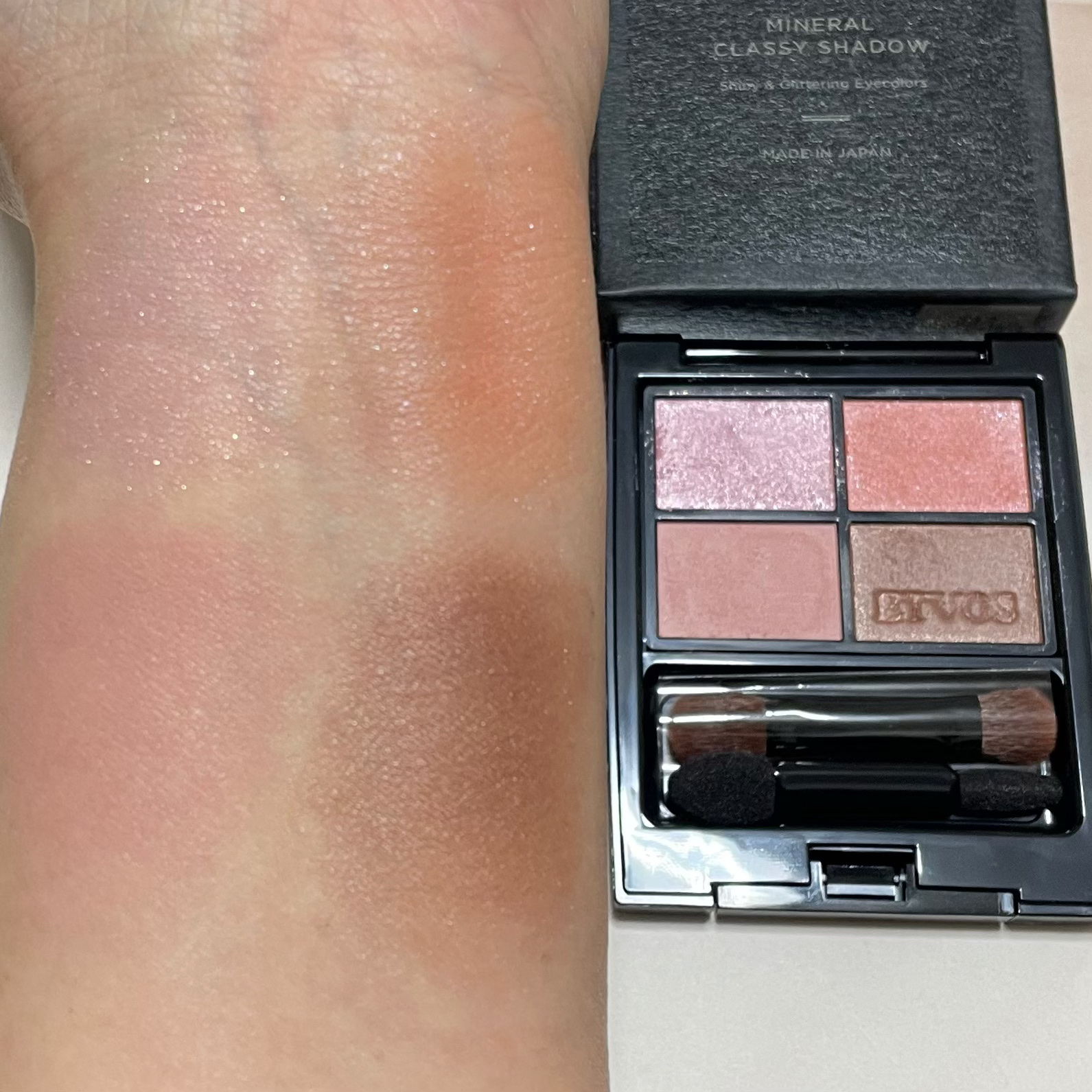 ミネラルクラッシィシャドー/エトヴォス/アイシャドウパレットを使ったクチコミ（2枚目）