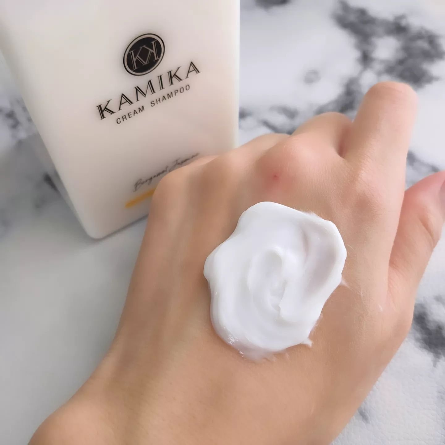 KAMIKA KAMIKA ベルガモットジャスミンの香りのクチコミ「＜KAMIKA クリームシャンプー＞を愛用中♪

たった1本のシャンプーで叶える、新しい美髪体.....」（3枚目）