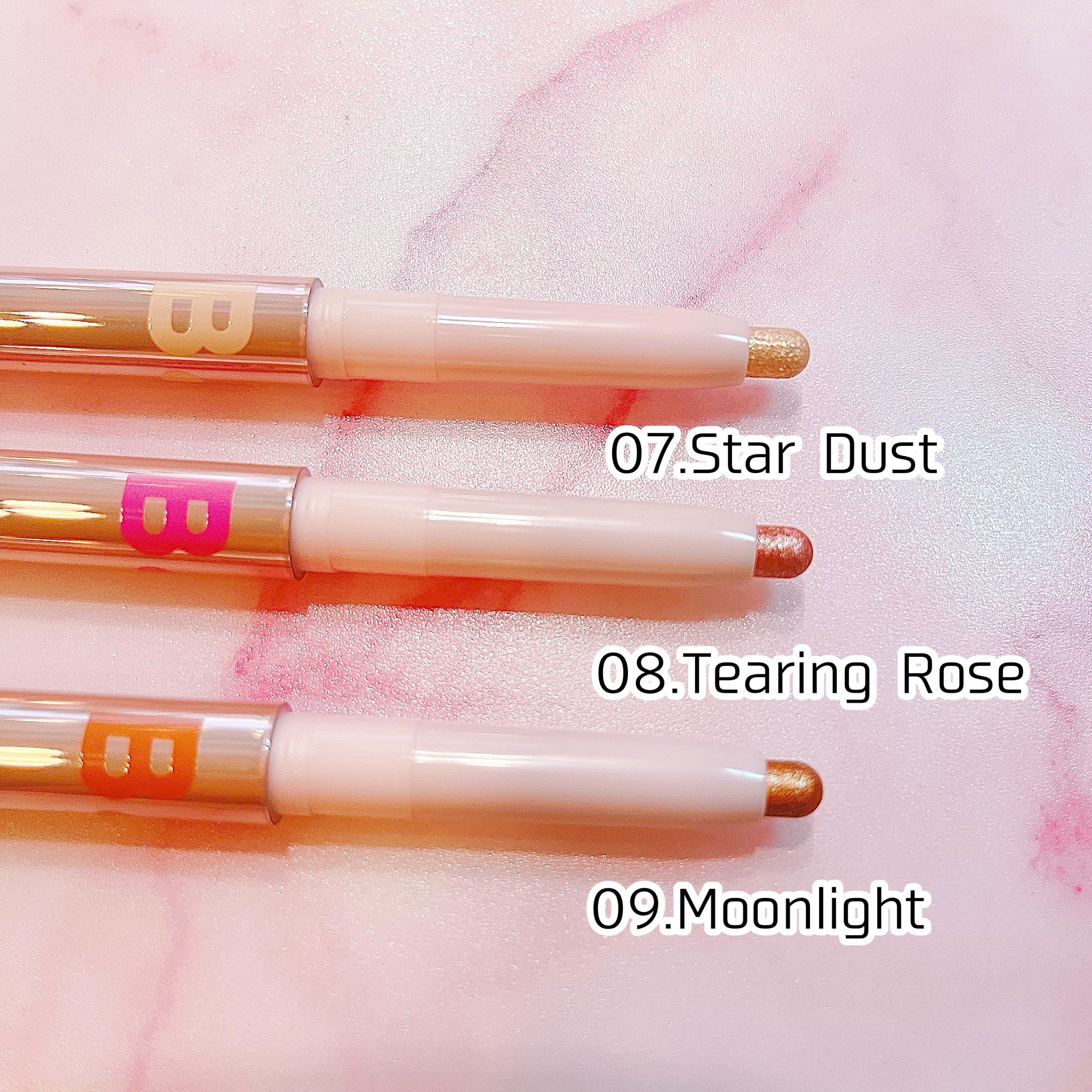 ムードオンアイカラースティック/BANILA CO/スティックアイシャドウを使ったクチコミ（2枚目）