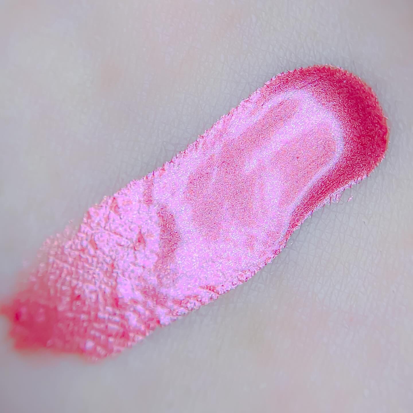 ディオールスキン フォーエヴァー グロウ マキシマイザー 014 ロージー（公式オンラインブティック限定）/Dior/ハイライトを使ったクチコミ（2枚目）